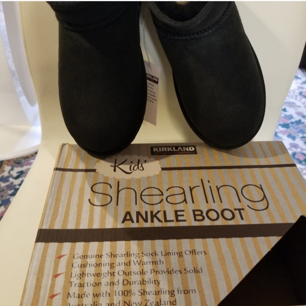 Kirkland Signature Black Shearling Ankle Youth Boot size 3 youth girl e… - Picture 2 of 6